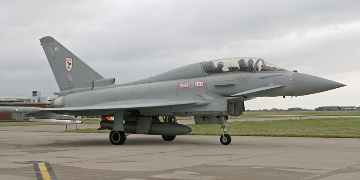 Romániába települnek a RAF Typhoonjai
