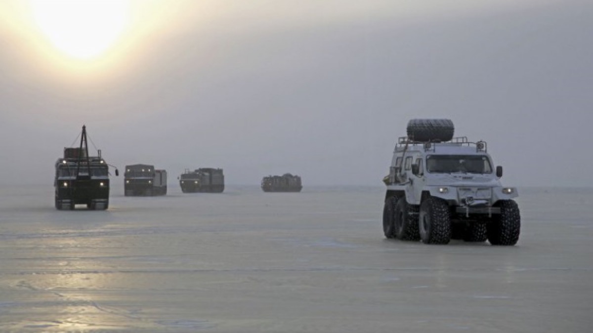 Orosz katonai járműveket tesztelnek a sarkkörön túl