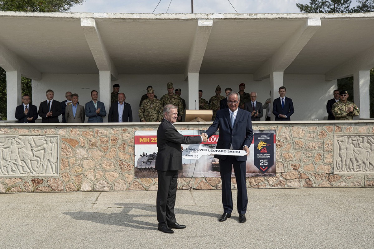 Leopard 2A4 - Négy csúcsragadozó érkezett a tatai dandárhoz