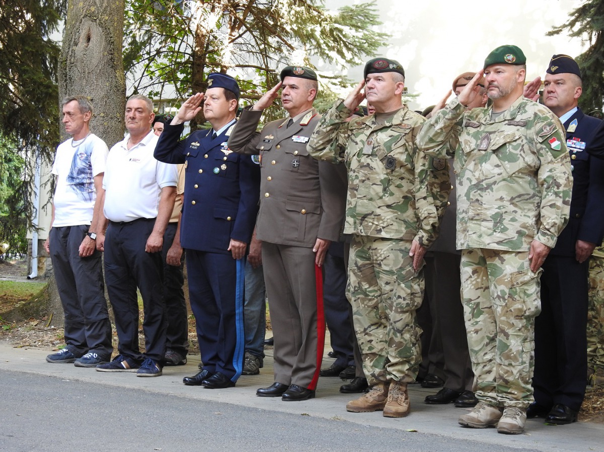 Hüse Károly Ejtőernyős Emlékrendezvény Szolnokon