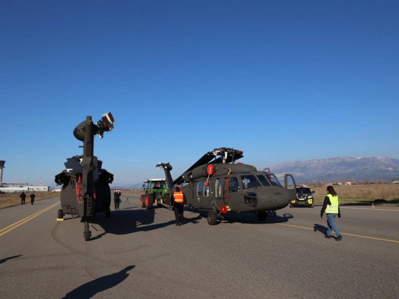 VIDEÓ - Black Hawk helikopterekkel erősít Albánia