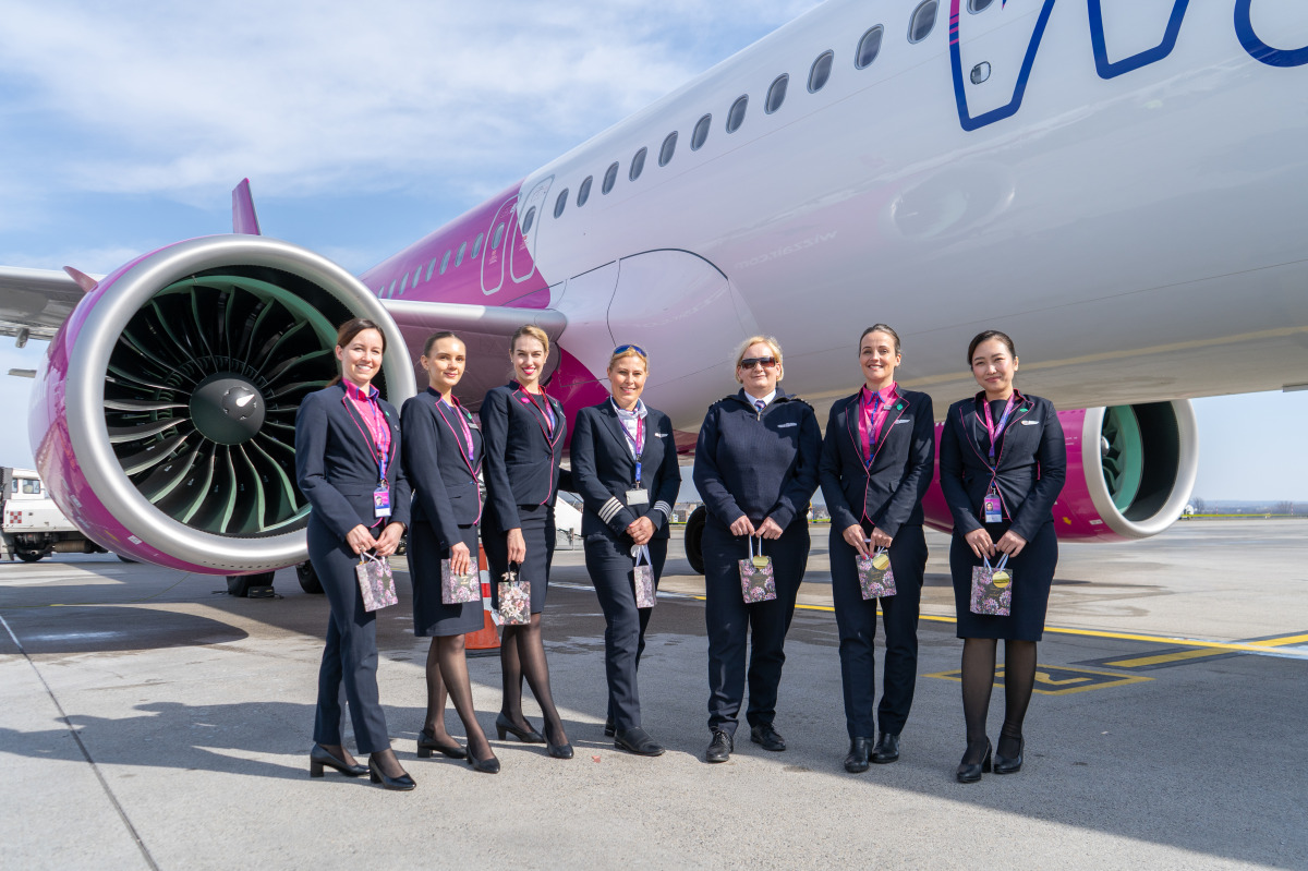 Wizz Air: Nemzetközi Nőnap női személyzetekkel